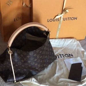 Authentic Louis Vuitton artsy gently used 5 times
